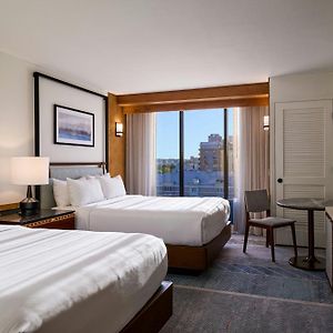 Queen Room Two Queen Beds City View Transfer Shower Mobility Accessible